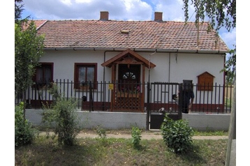Hungrie Privát Kócsújfalu, Extérieur